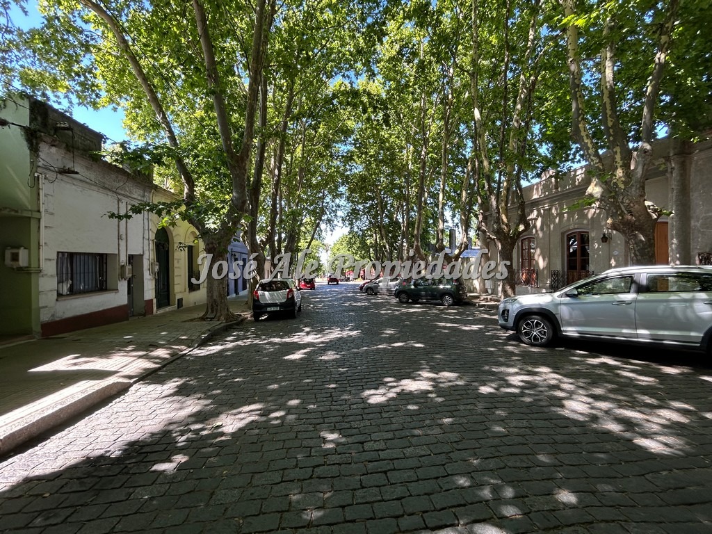 Imagen 1 de Casa de 2 dormitorios ubicada en pleno centro, a 2 cuadras de la Ciudad Vieja de Colonia.