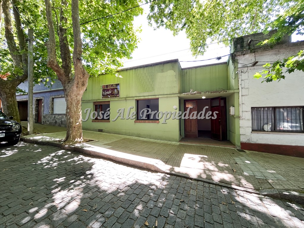 Imagen 1 de EN VENTA Casa de 2 dormitorios ubicada en pleno centro, a 2 cuadras de la Ciudad Vieja de Colonia.