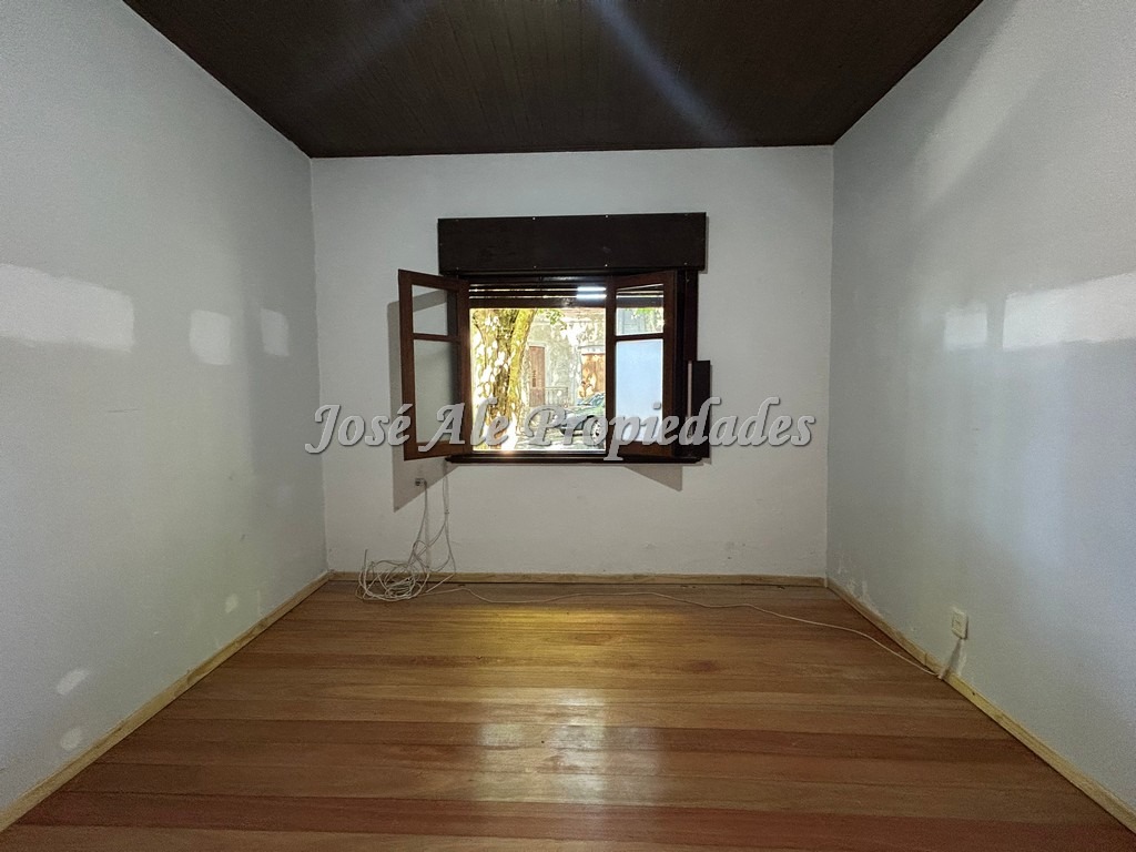 Imagen 4 de EN VENTA Casa de 2 dormitorios ubicada en pleno centro, a 2 cuadras de la Ciudad Vieja de Colonia.