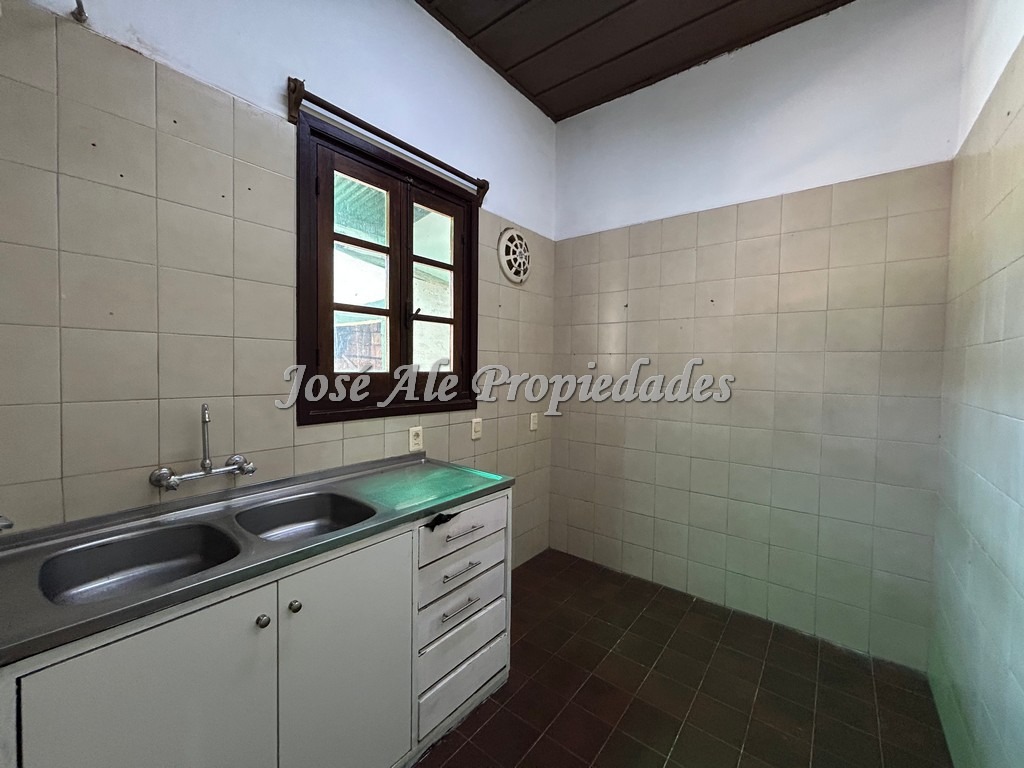 Imagen 6 de EN VENTA Casa de 2 dormitorios ubicada en pleno centro, a 2 cuadras de la Ciudad Vieja de Colonia.