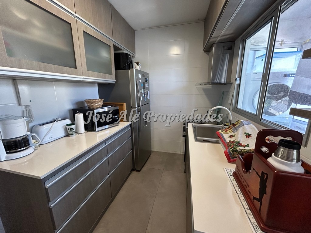 Imagen 3 de Hermoso apartamento de 3 dormitorios y 2 baños, ubicado en Avda. Principal de Colonia del Sacramento.