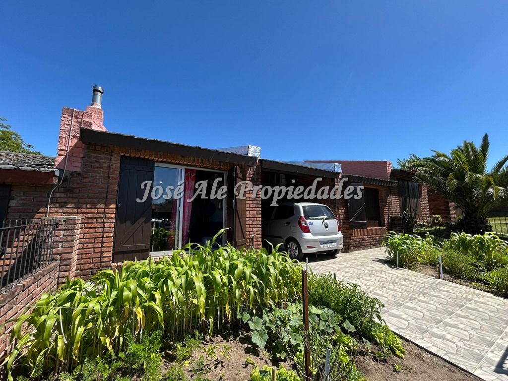 Imagen 2 de Vivienda ubicada en el General a pocas cuadras del Supermercado El Mágico, Colonia.
