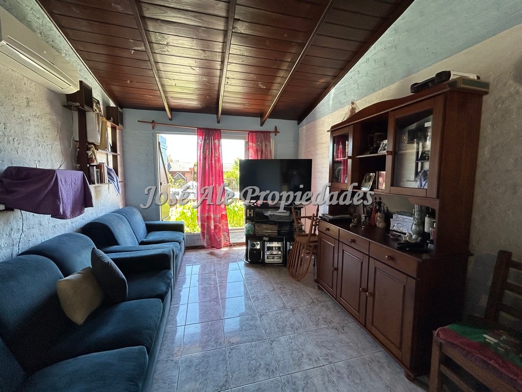 Imagen 4 de Vivienda ubicada en el General a pocas cuadras del Supermercado El Mágico, Colonia.