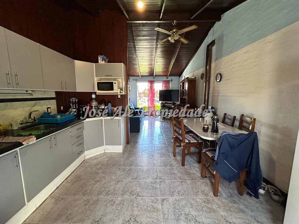 Imagen 5 de Vivienda ubicada en el General a pocas cuadras del Supermercado El Mágico, Colonia.