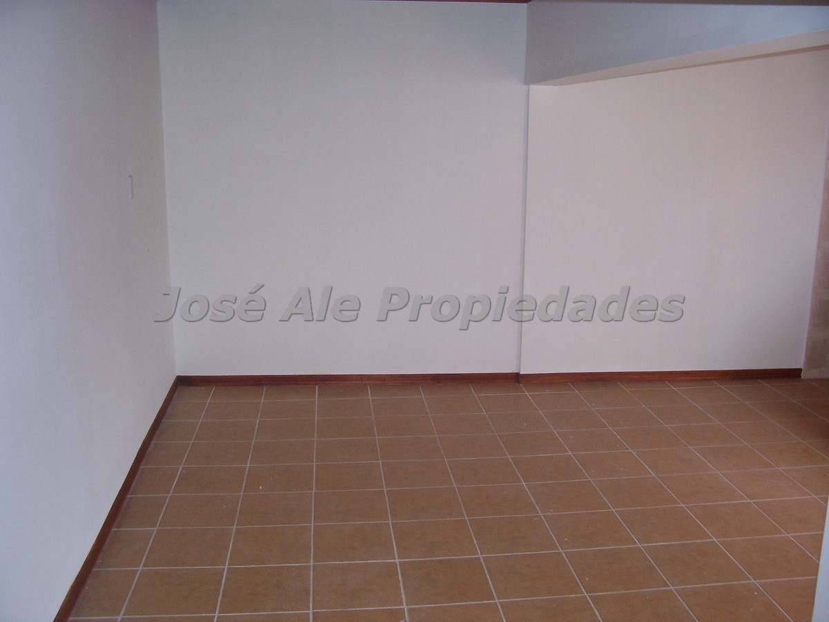 Imagen 7 de EN ALQUILER Propiedad en zona de nuevo hospital, próxima a zona comercial tres avenidas y Colonia Shopping.