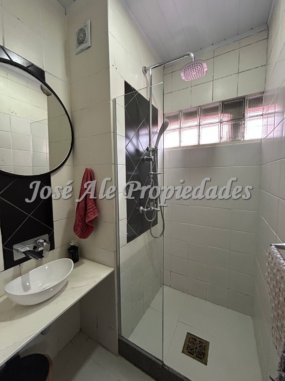 Imagen 9 de OPORTUNIDAD! NUEVO PRECIO! Casa + duplex en barrio Pueblo Nuevo. Combina estilo ingles con comodidades moderas.