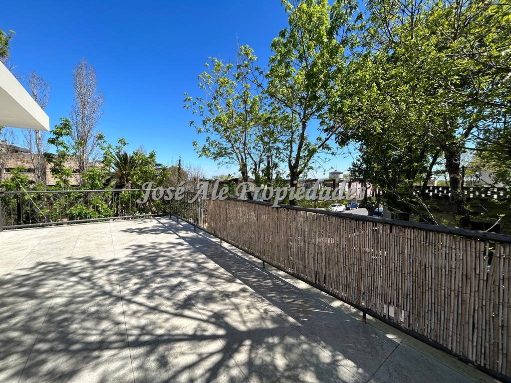 Imagen 1 de Hermoso apartamento ubicado en el centro de la ciudad, muy próximo al Puerto Comercial y Ciudad Vieja.