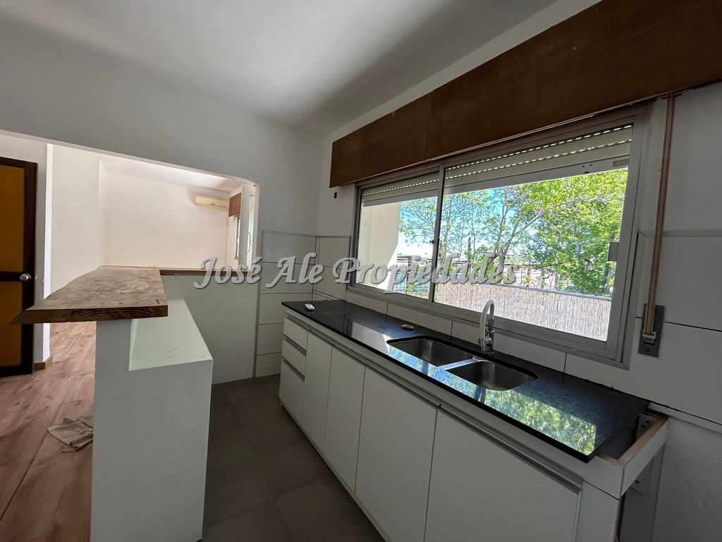 Imagen 3 de Hermoso apartamento ubicado en el centro de la ciudad, muy próximo al Puerto Comercial y Ciudad Vieja.