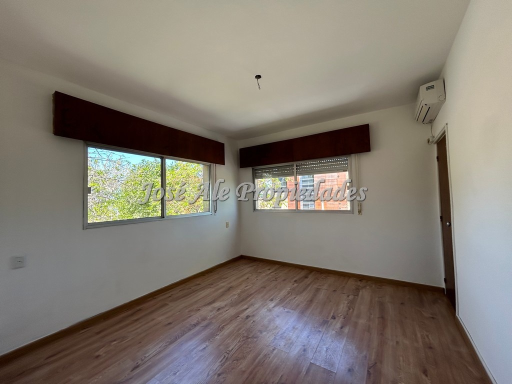 Imagen 7 de Hermoso apartamento ubicado en el centro de la ciudad, muy próximo al Puerto Comercial y Ciudad Vieja.