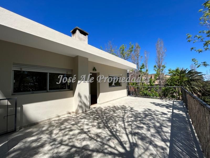 Hermoso apartamento ubicado en el centro de la ciudad, muy próximo al Puerto Comercial y Ciudad Vieja.