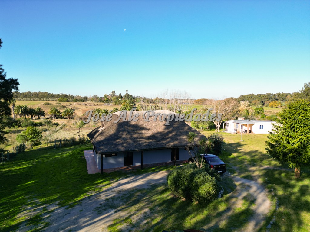 Imagen 1 de Casa en Laguna de los Patos próximo a Bodega Bernardi, a pocos minutos del centro de la ciudad de Colonia.