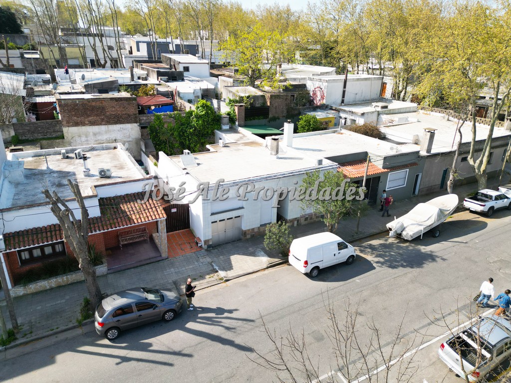 Imagen 1 de Destacada propiedad ubicada en pleno centro de la ciudad de Colonia, a metros del Puerto Comercial, terminal de Ómnibus y Barrio Histórico.