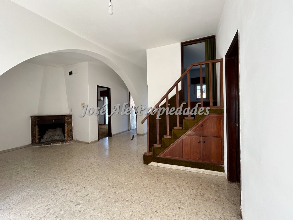 Imagen 4 de Destacada propiedad ubicada en pleno centro de la ciudad de Colonia, a metros del Puerto Comercial, terminal de Ómnibus y Barrio Histórico.