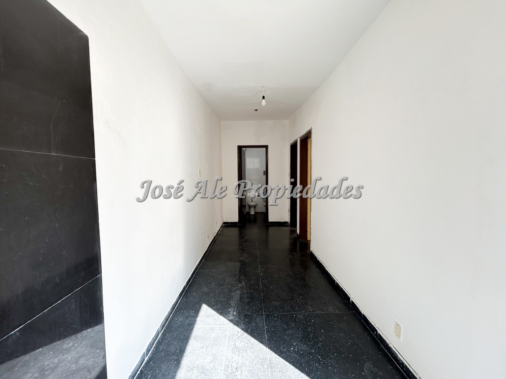 Imagen 6 de Destacada propiedad ubicada en pleno centro de la ciudad de Colonia, a metros del Puerto Comercial, terminal de Ómnibus y Barrio Histórico.