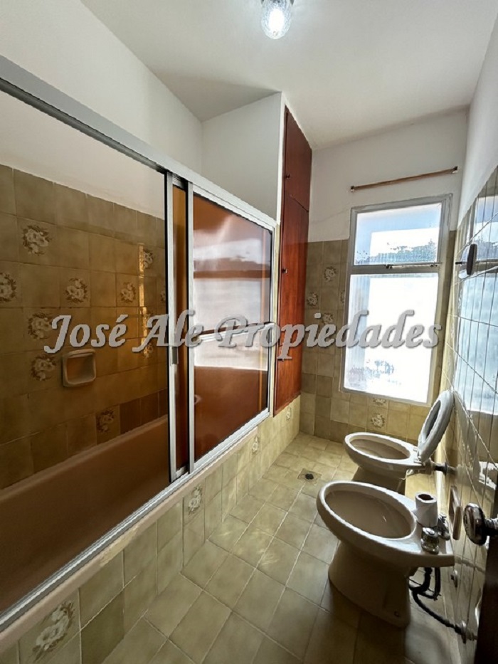 Imagen 8 de Destacada propiedad ubicada en pleno centro de la ciudad de Colonia, a metros del Puerto Comercial, terminal de Ómnibus y Barrio Histórico.