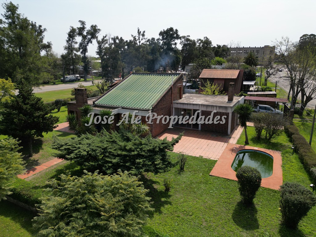 Imagen 1 de Hermosa casa con apartamento ubicada a solo metros de la Renovada Plaza de Toros.
