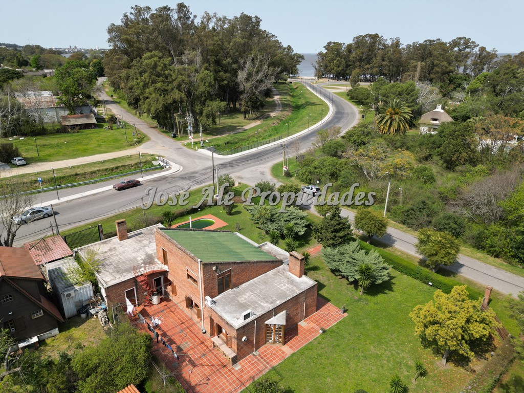 Imagen 2 de Hermosa casa con apartamento ubicada a solo metros de la Renovada Plaza de Toros.