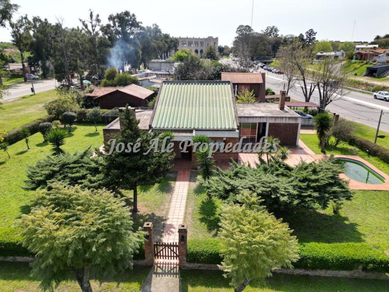 Hermosa casa con apartamento ubicada a solo metros de la Renovada Plaza de Toros.