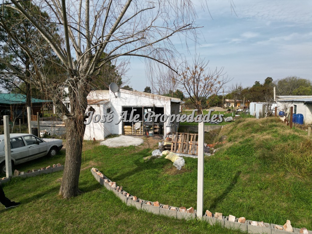 Imagen 2 de Lote de 213m2 con casa, ubicada 700m de la Rambla y playas de balneario Britópolis a 40 min de la ciudad de Colonia del Sacramento.
