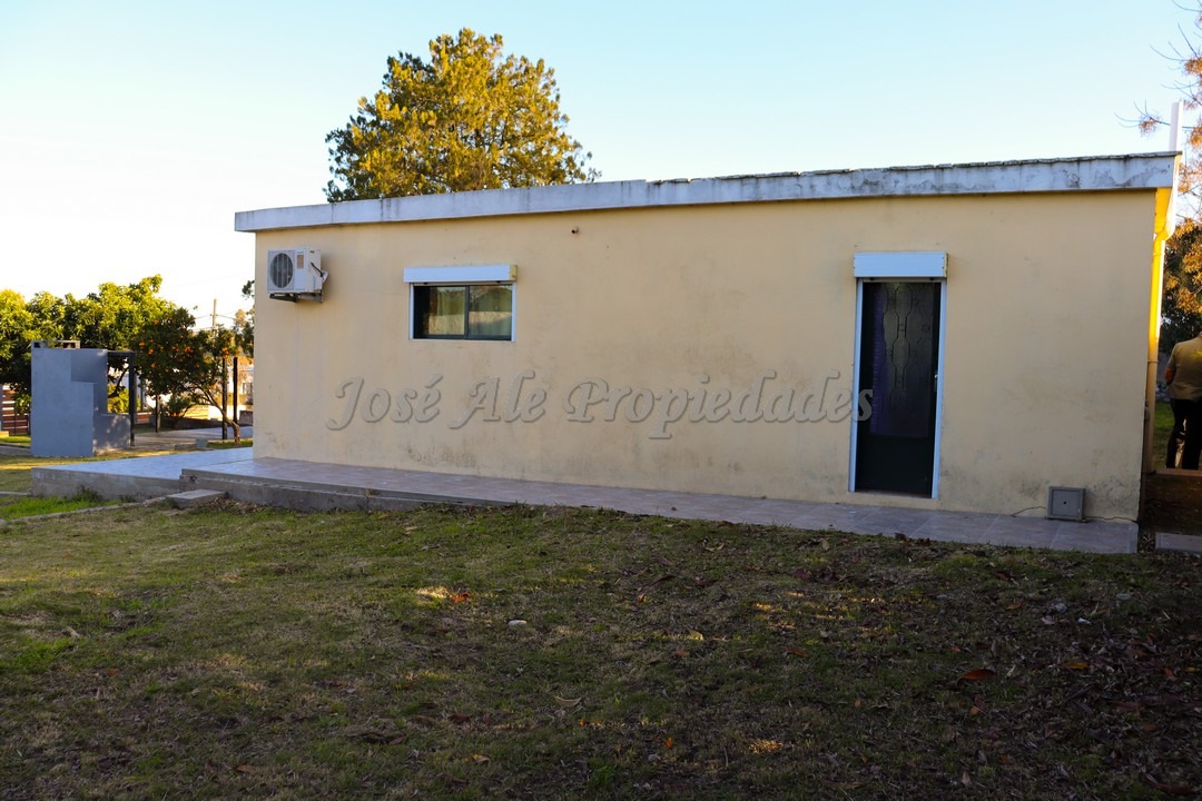 Imagen 1 de Casa ubicada a pocas cuadras de la Rambla Costanera y playas de Colonia.