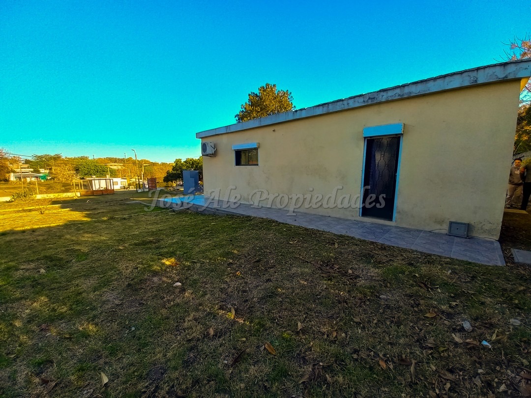 Imagen 2 de Casa ubicada a pocas cuadras de la Rambla Costanera y playas de Colonia.