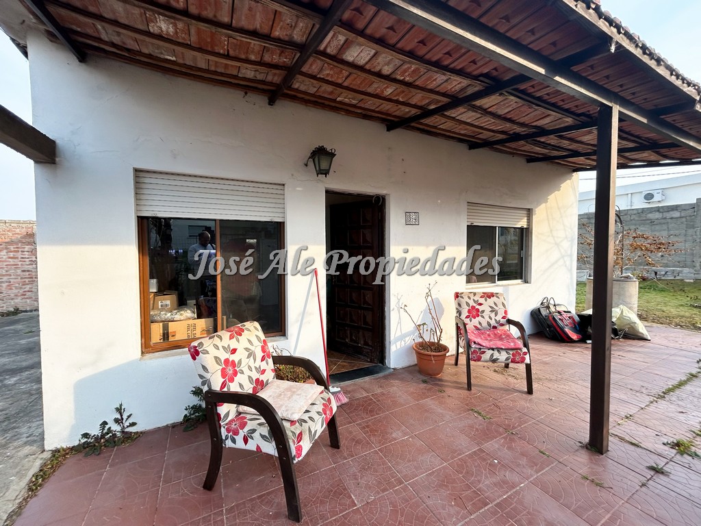 Imagen 2 de Casa ubicada en esquina a 1 cuadra del Supermercado el Dorado, Colonia.