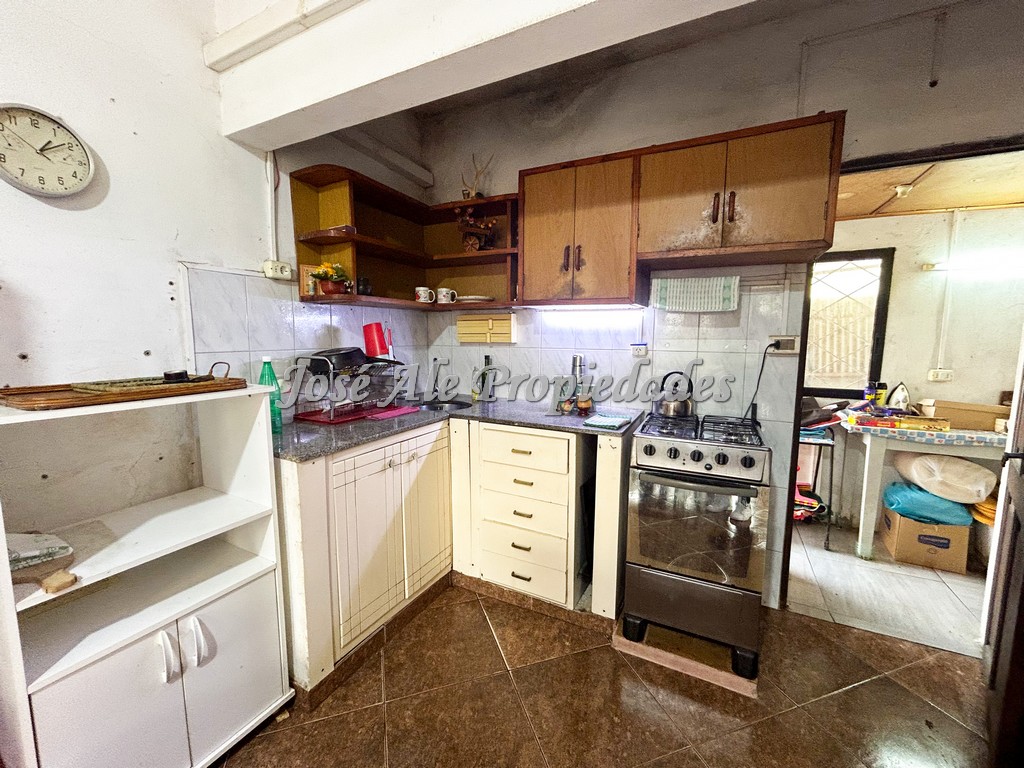 Imagen 3 de Casa ubicada en esquina a 1 cuadra del Supermercado el Dorado, Colonia.