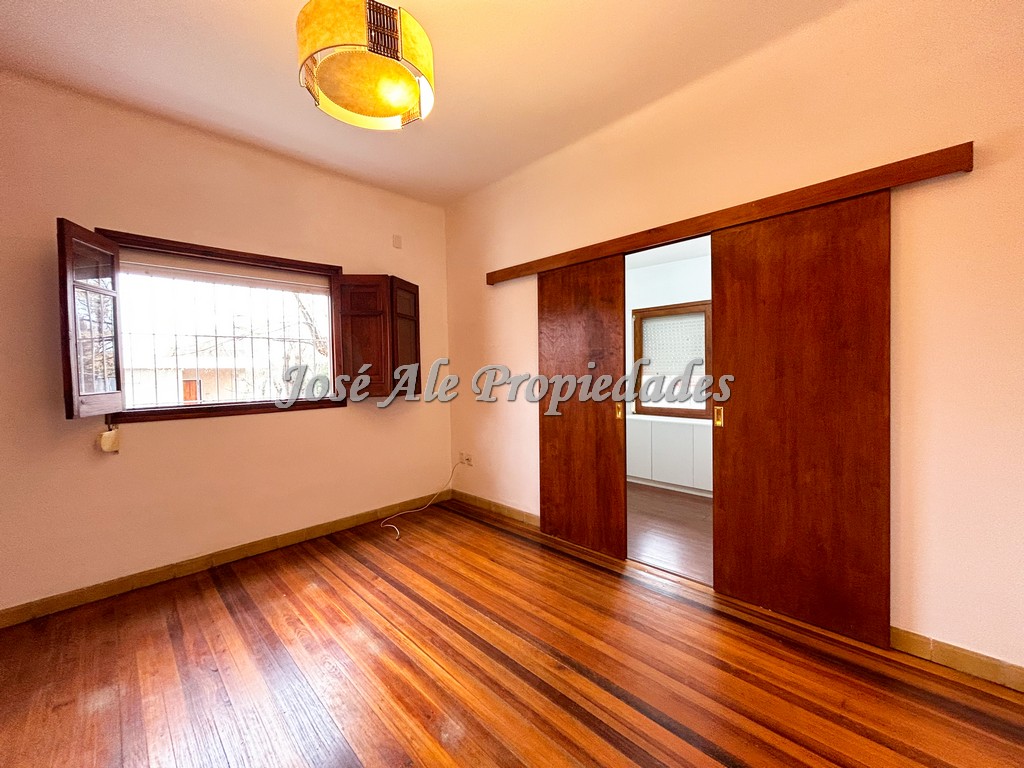 Imagen 5 de Casa céntrica a 1 cuadra de Av Artigas, a pasos de todos los servicios.