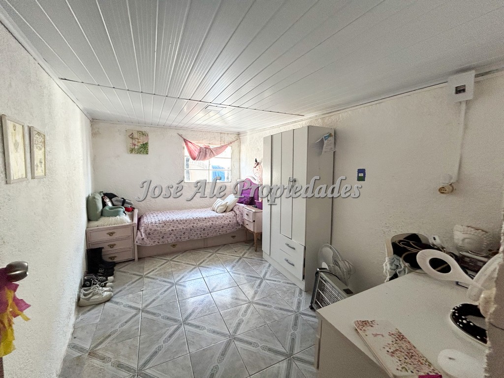 Imagen 7 de Casa ubicada en el Real de San Carlos, a pocas cuadras de la Ruta 21.