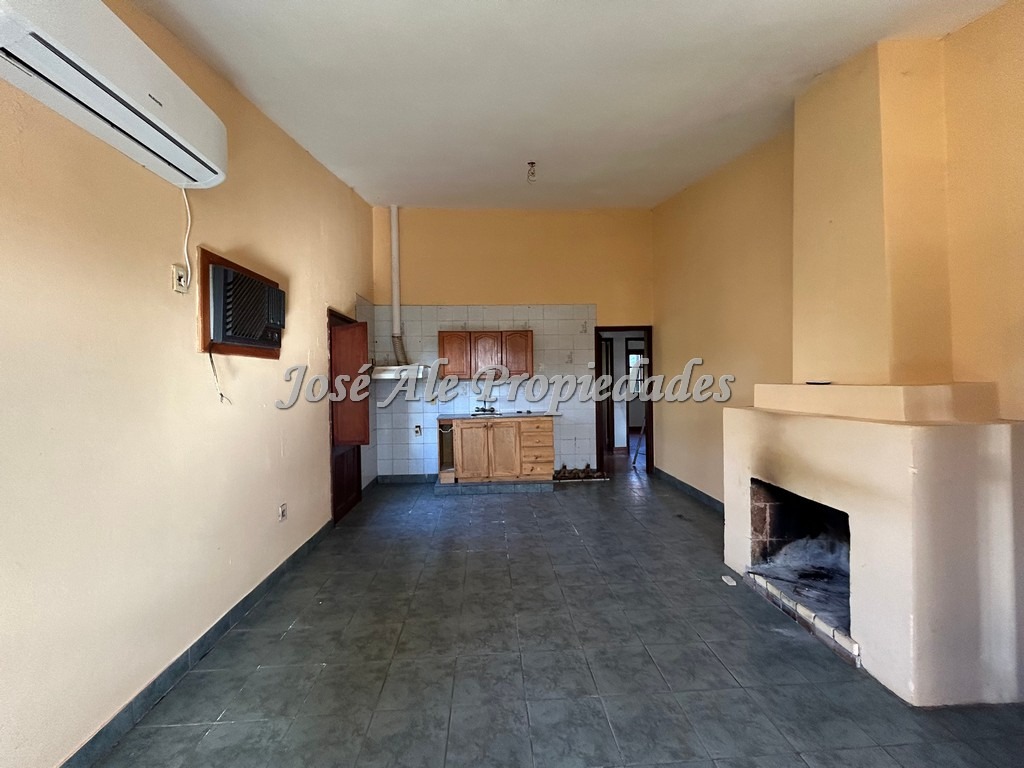 Imagen 3 de EN ALQUILER Exclusiva casa ubicada en el Real de San Carlos, a pocas cuadras de los centros de estudios.