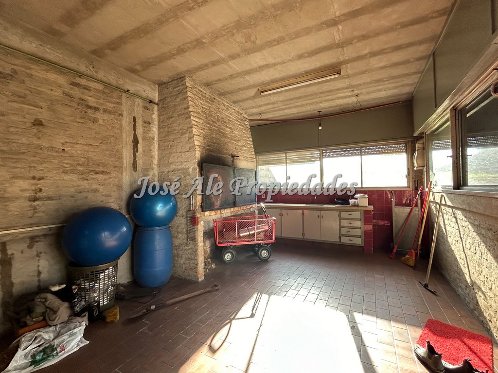 Imagen 10 de Casa ubicada sobre Ruta 1 a metros del Shopping de Colonia.