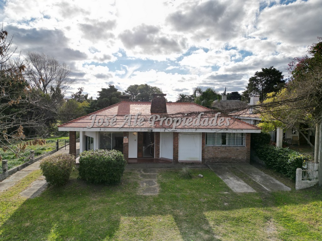 Imagen 1 de Casa ubicada a metros de la Rambla Costanera de Colonia del Sacramento.