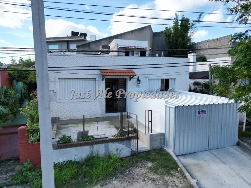 Casa ubicada a 3 cuadras de la Rambla Costanera y a 50m de la zona de 2 avenidas.