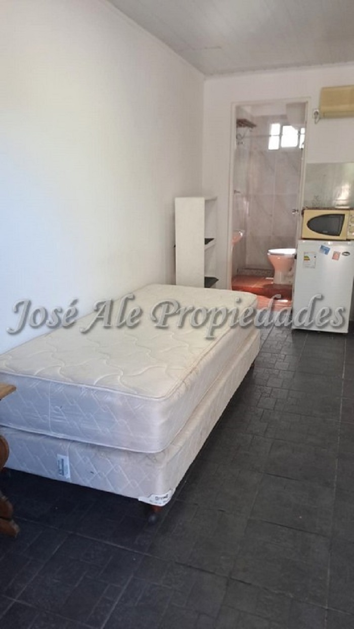 Imagen 2 de Muy bonito monoambiente ubicado en el Real de San Carlos, frente a centros de estudios y próximo a todos los servicios.