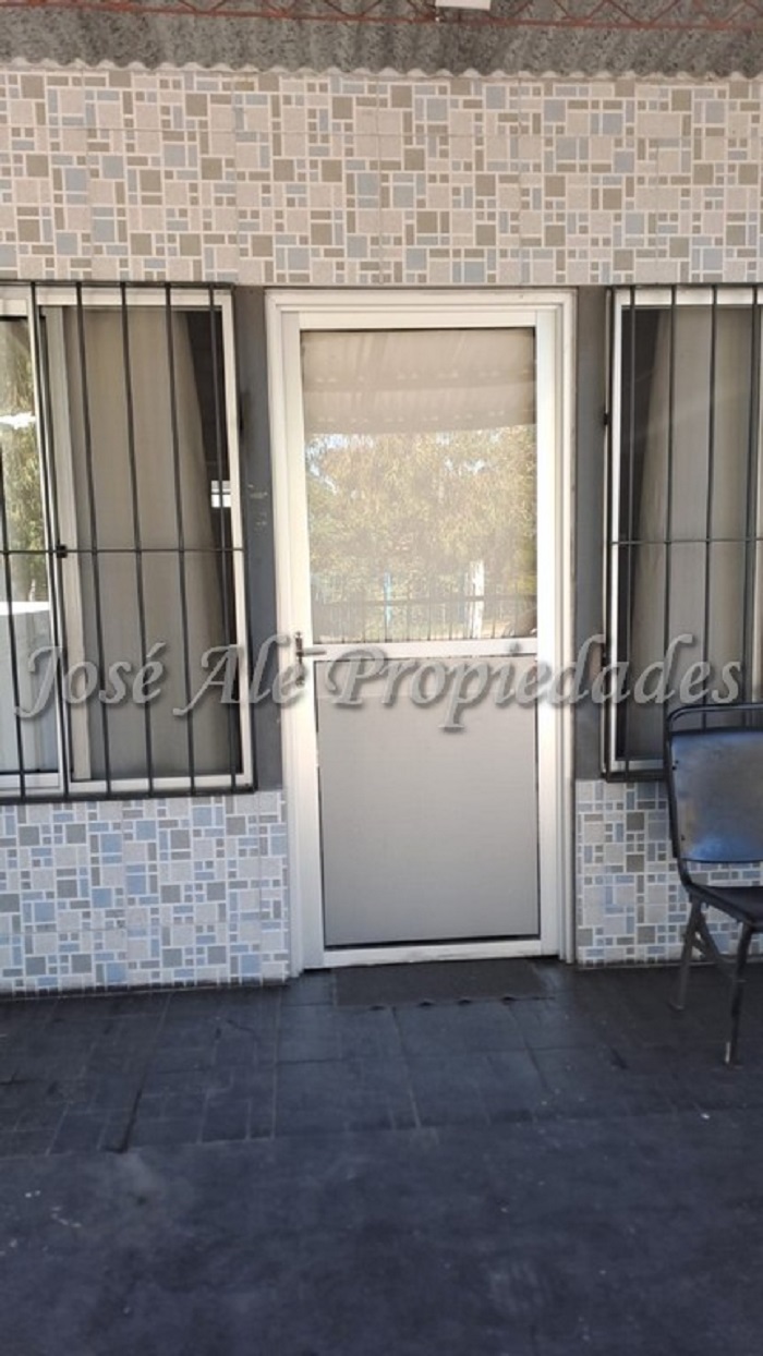 Imagen 1 de Muy bonito monoambiente ubicado en el Real de San Carlos, frente a centros de estudios y próximo a todos los servicios.