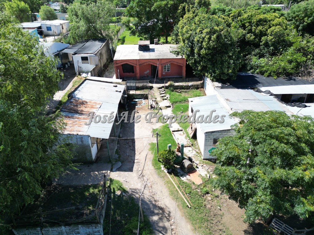 Imagen 3 de Casa y stud ubicada frente al Hipódromo de Colonia.  La propiedad cuenta con alarma, cámara exterior e iluminación.