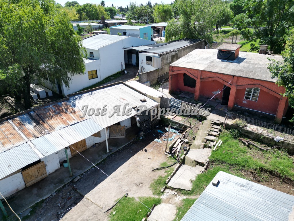 Imagen 4 de Casa y stud ubicada frente al Hipódromo de Colonia.  La propiedad cuenta con alarma, cámara exterior e iluminación.