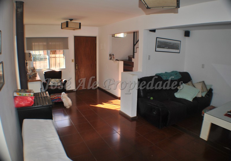 Imagen 1 de Hermosa vivienda ubicada en complejo sobre calle Zitarrosa, a metros de Rambla y playas de Colonia del Sacramento.