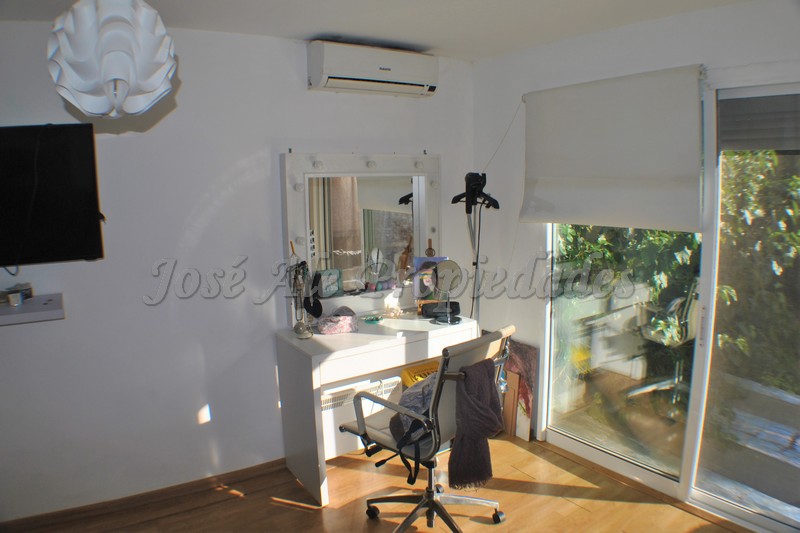 Imagen 10 de Hermosa vivienda ubicada en complejo sobre calle Zitarrosa, a metros de Rambla y playas de Colonia del Sacramento.