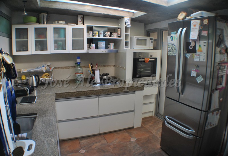 Imagen 4 de Hermosa vivienda ubicada en complejo sobre calle Zitarrosa, a metros de Rambla y playas de Colonia del Sacramento.