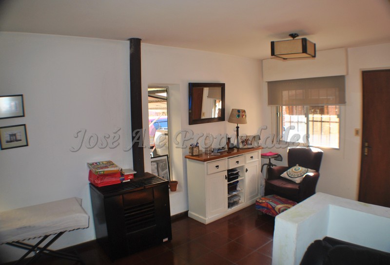 Imagen 9 de Hermosa vivienda ubicada en complejo sobre calle Zitarrosa, a metros de Rambla y playas de Colonia del Sacramento.