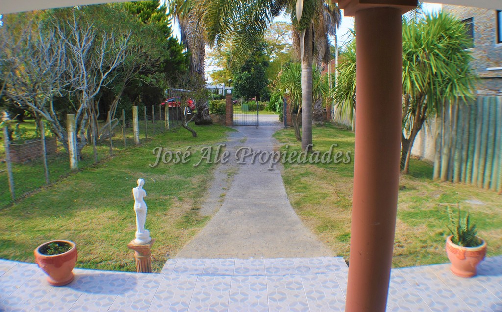 Imagen 1 de Casa ubicada en el Real de San Carlos, próxima a la renovada Plaza de Toros.