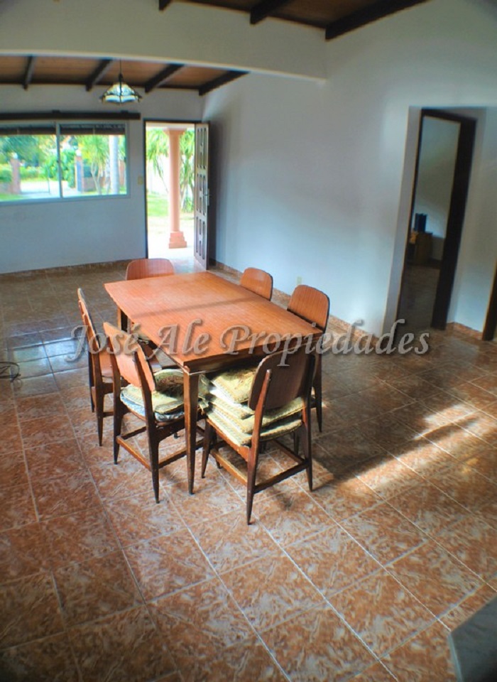 Imagen 3 de Casa ubicada en el Real de San Carlos, próxima a la renovada Plaza de Toros.