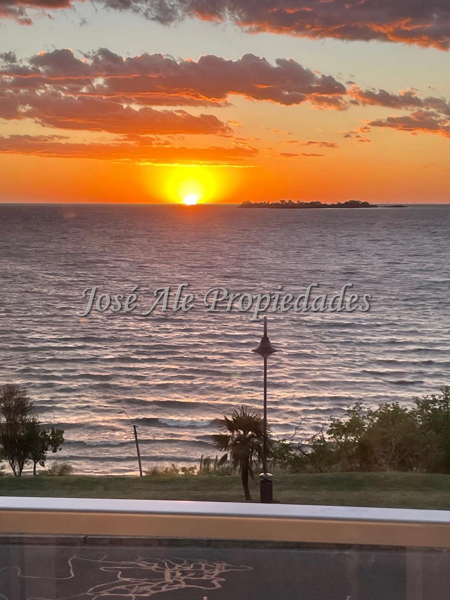 Imagen 10 de Impecable apartamento de 3 dormitorios con 115m2 edificados en el punto mas alto de la Rambla de Colonia, con vista panorámica a la Río.