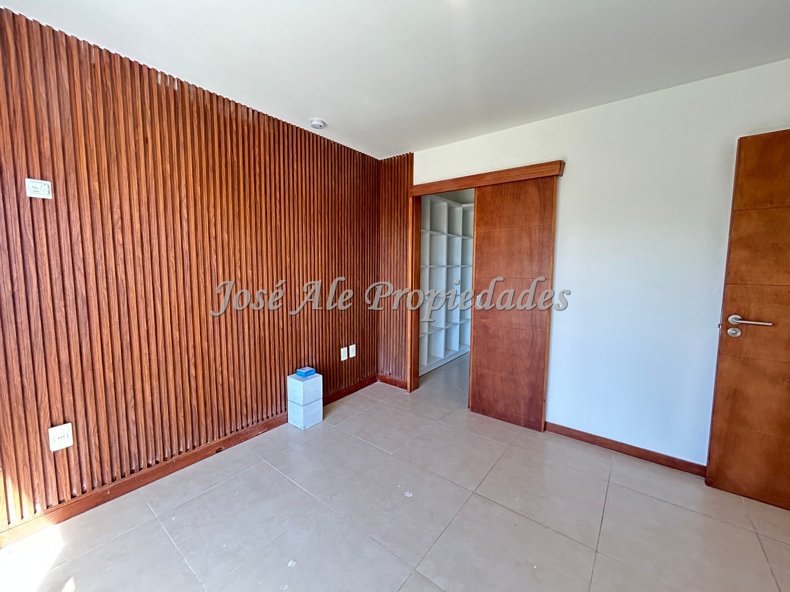 Imagen 6 de EN VENTA Impecable apartamento de 3 dormitorios con 115m2 edificados en el punto mas alto de la Rambla de Colonia, con vista panorámica a la Río.