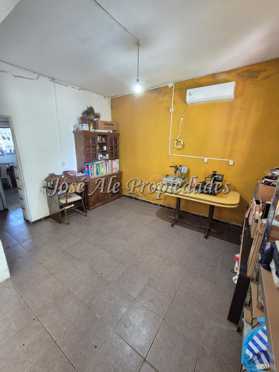 Imagen 2 de Casa con gran terreno en el Real de San Carlos con fácil acceso, por ruta 21.