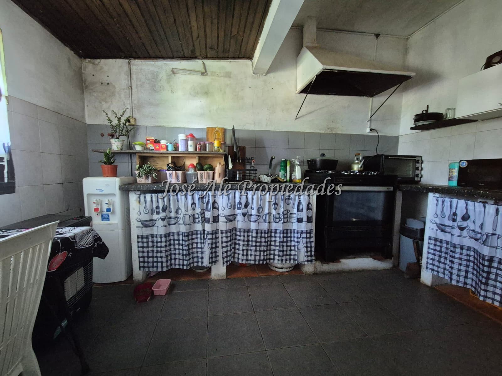 Imagen 7 de Casa con gran terreno en el Real de San Carlos con fácil acceso, por ruta 21.