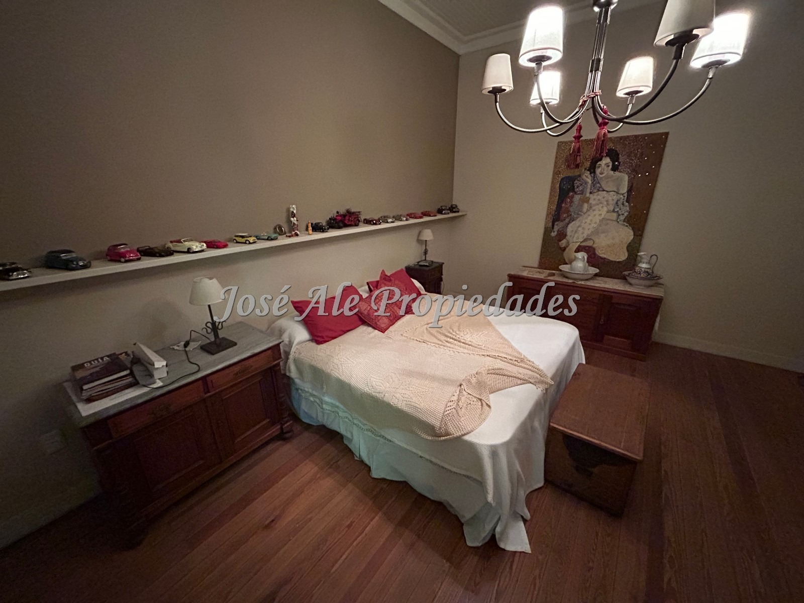 Imagen 10 de Casa de 3 dormitorios, de estilo colonial.