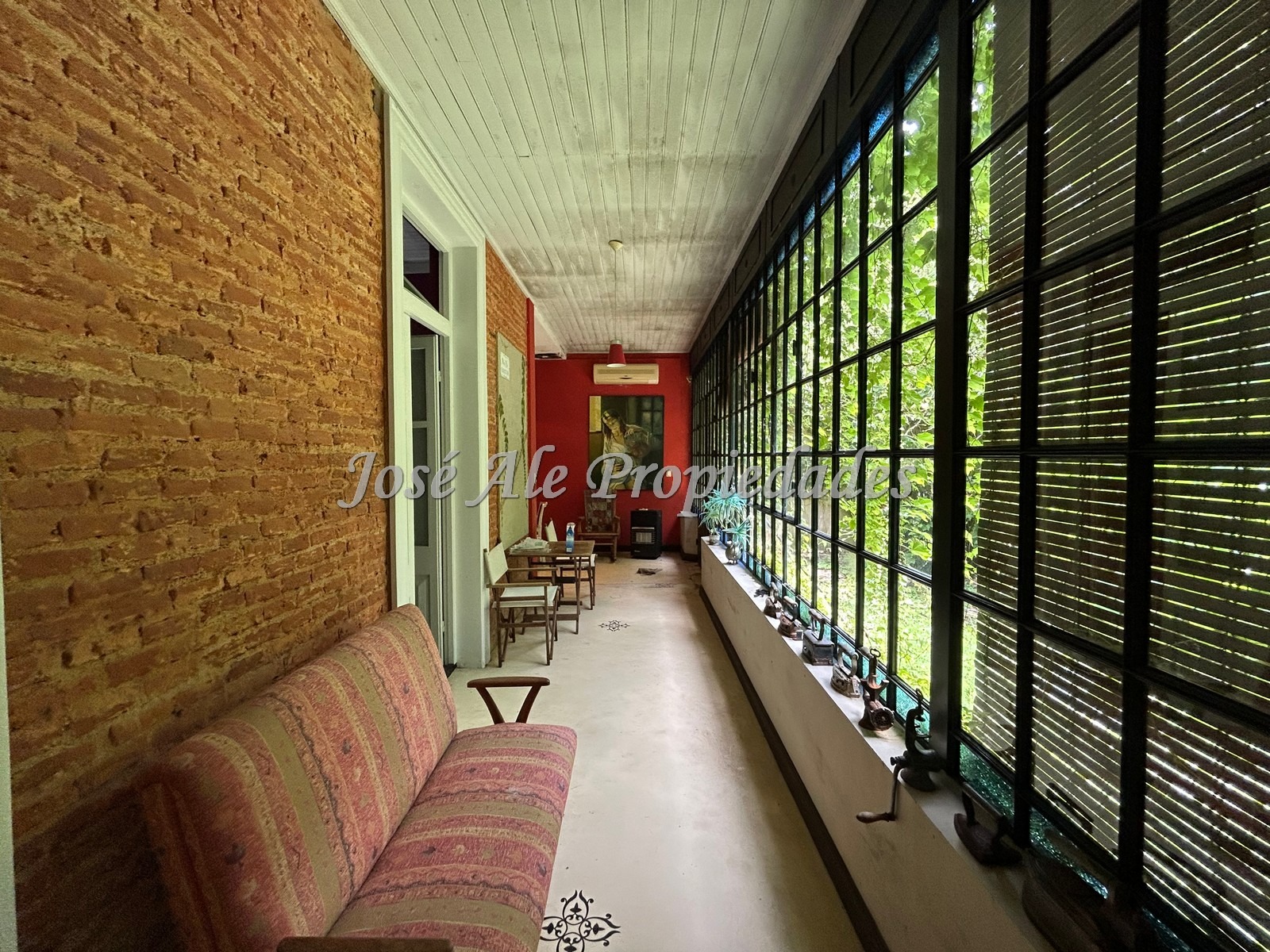 Imagen 2 de Casa de 3 dormitorios, de estilo colonial.