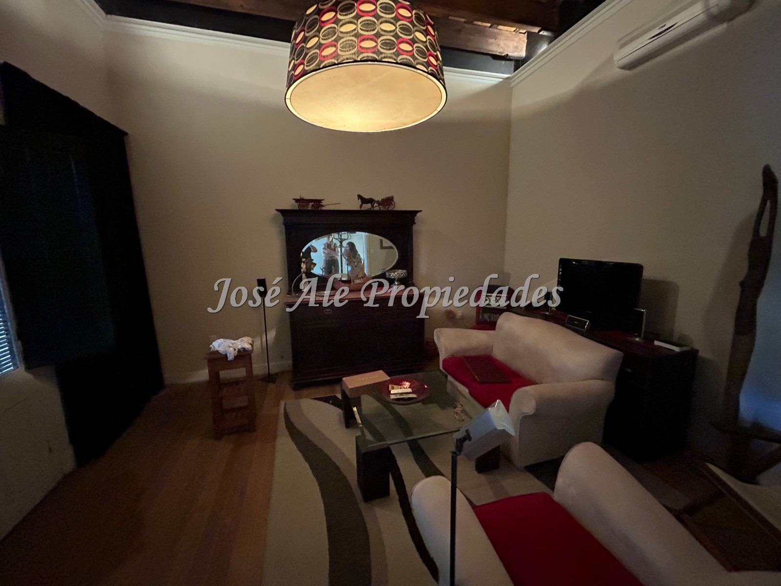 Imagen 8 de Casa de 3 dormitorios, de estilo colonial.